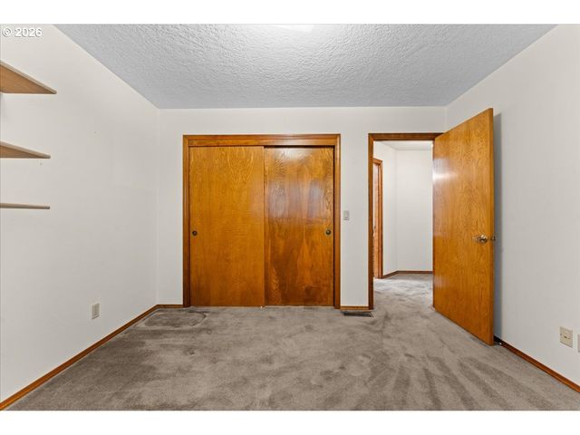 17501 Ne CLACKAMAS St, Portland, OR 97230