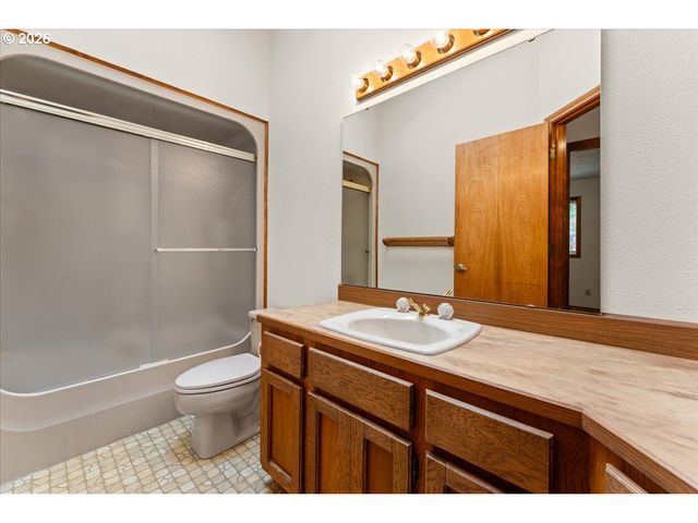 17501 Ne CLACKAMAS St, Portland, OR 97230
