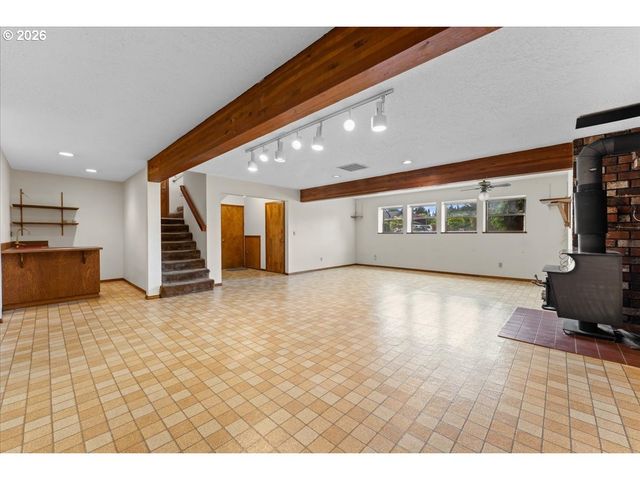 17501 Ne CLACKAMAS St, Portland, OR 97230