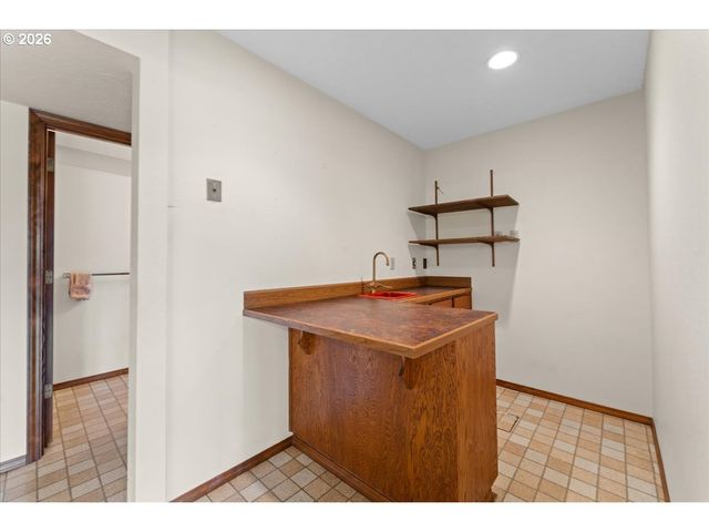 17501 Ne CLACKAMAS St, Portland, OR 97230