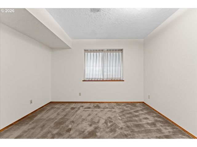 17501 Ne CLACKAMAS St, Portland, OR 97230