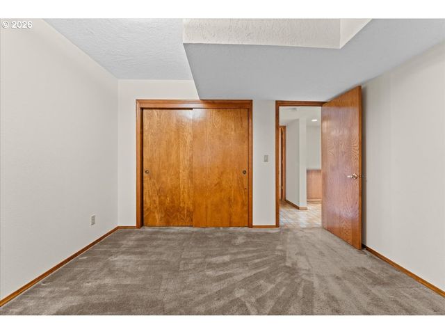 17501 Ne CLACKAMAS St, Portland, OR 97230