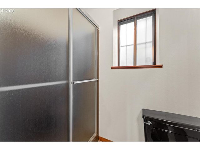 17501 Ne CLACKAMAS St, Portland, OR 97230