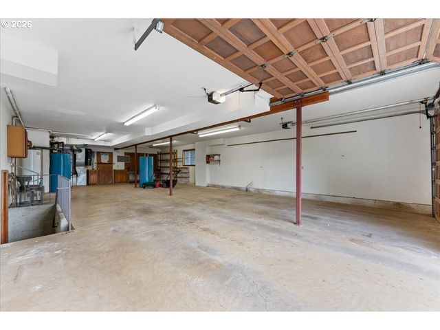 17501 Ne CLACKAMAS St, Portland, OR 97230