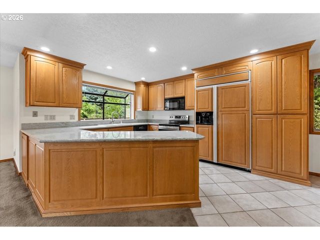 17501 Ne CLACKAMAS St, Portland, OR 97230