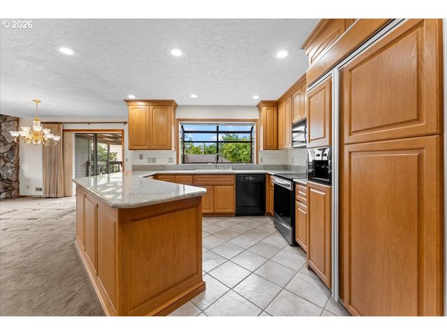 17501 Ne CLACKAMAS St, Portland, OR 97230