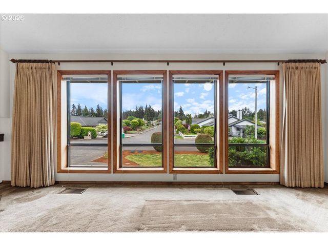 17501 Ne CLACKAMAS St, Portland, OR 97230