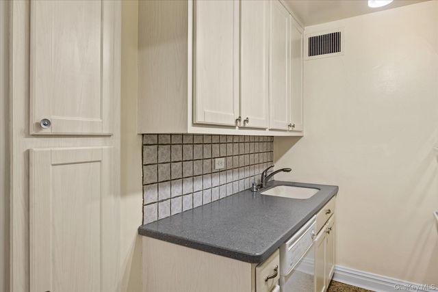 102-10 66th Road 12A, Forest Hills, NY 11375