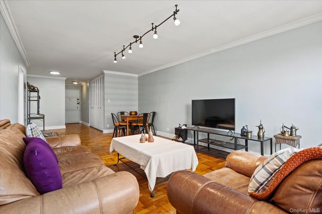 102-10 66th Road 12A, Forest Hills, NY 11375