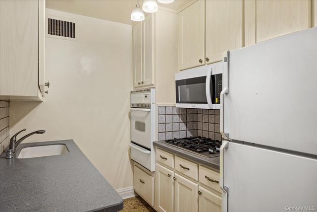 102-10 66th Road 12A, Forest Hills, NY 11375