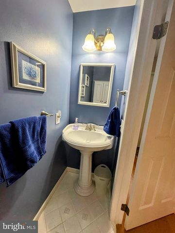 2071 PLEASANT DR, Bethlehem, PA 18015