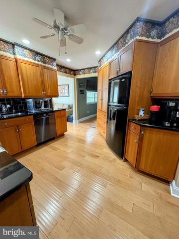 2071 PLEASANT DR, Bethlehem, PA 18015