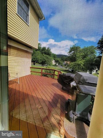 2071 PLEASANT DR, Bethlehem, PA 18015