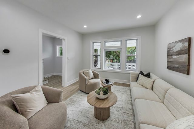 4534 N Saint Louis Avenue, Chicago, IL 60625