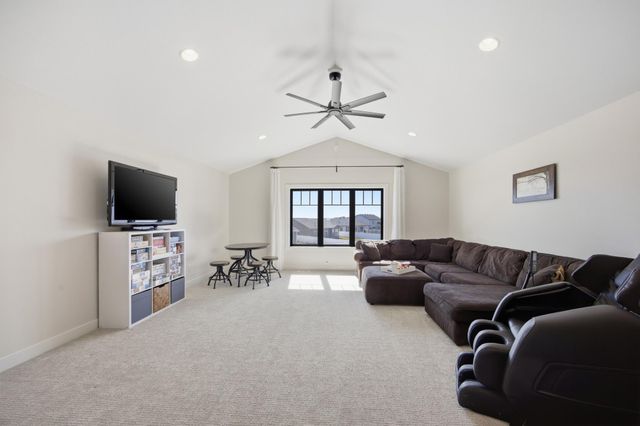 3632 Crimson Loop S, Fargo, ND 58104