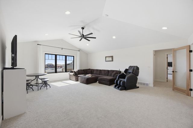 3632 Crimson Loop S, Fargo, ND 58104