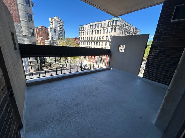 872 Massachusetts Ave 301, Cambridge, MA 02139