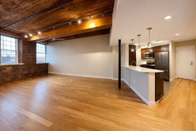 130 John St 142, Lowell, MA 01852