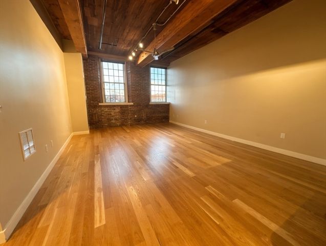 130 John St 142, Lowell, MA 01852