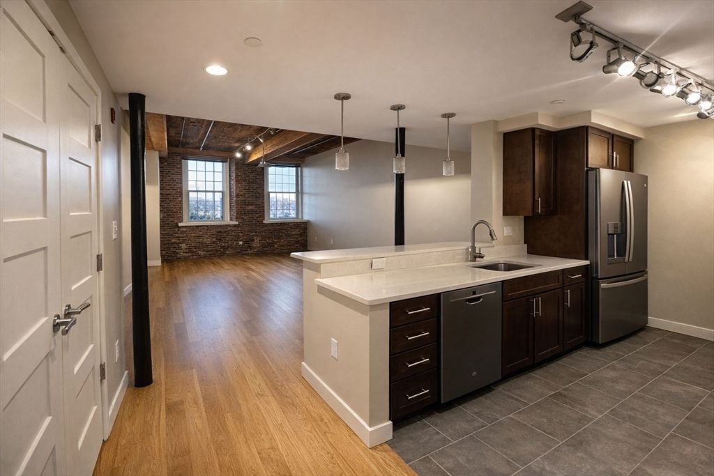 130 John St 142, Lowell, MA 01852