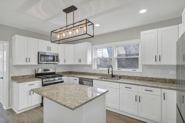 2417 N 76th Avenue, Elmwood Park, IL 60707