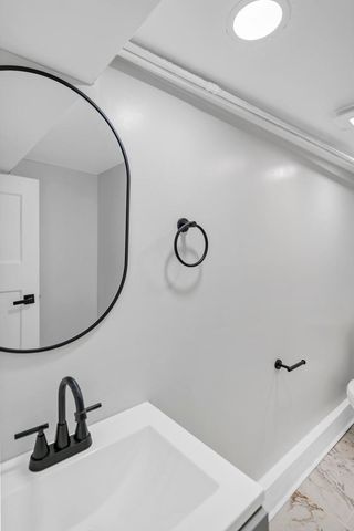 2417 N 76th Avenue, Elmwood Park, IL 60707