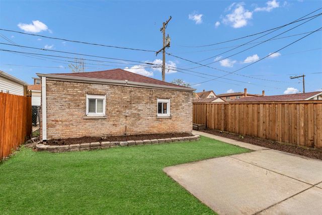 2417 N 76th Avenue, Elmwood Park, IL 60707