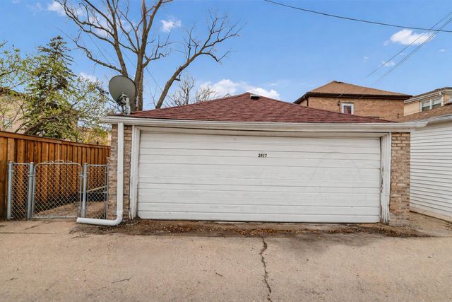 2417 N 76th Avenue, Elmwood Park, IL 60707