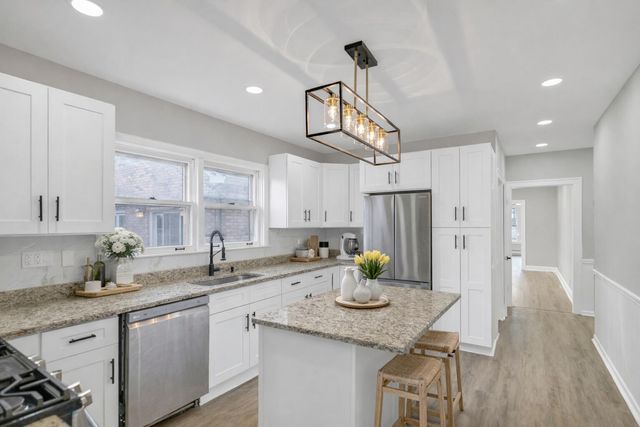 2417 N 76th Avenue, Elmwood Park, IL 60707