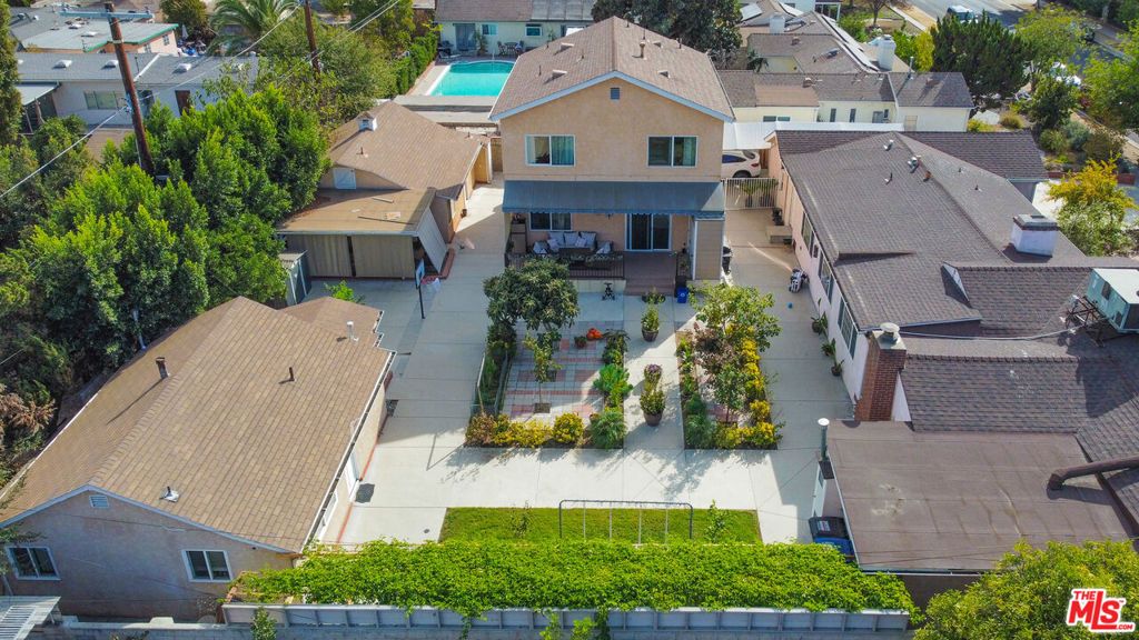 Image 1 of property listing at 5848 Cleon Avenue, North Hollywood, CA 91601