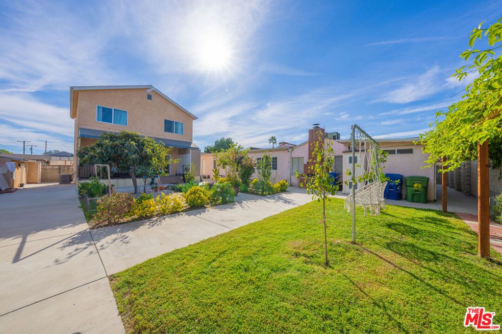 Image 12 of property listing at 5848 Cleon Avenue, North Hollywood, CA 91601