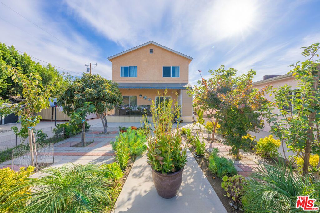 Image 13 of property listing at 5848 Cleon Avenue, North Hollywood, CA 91601
