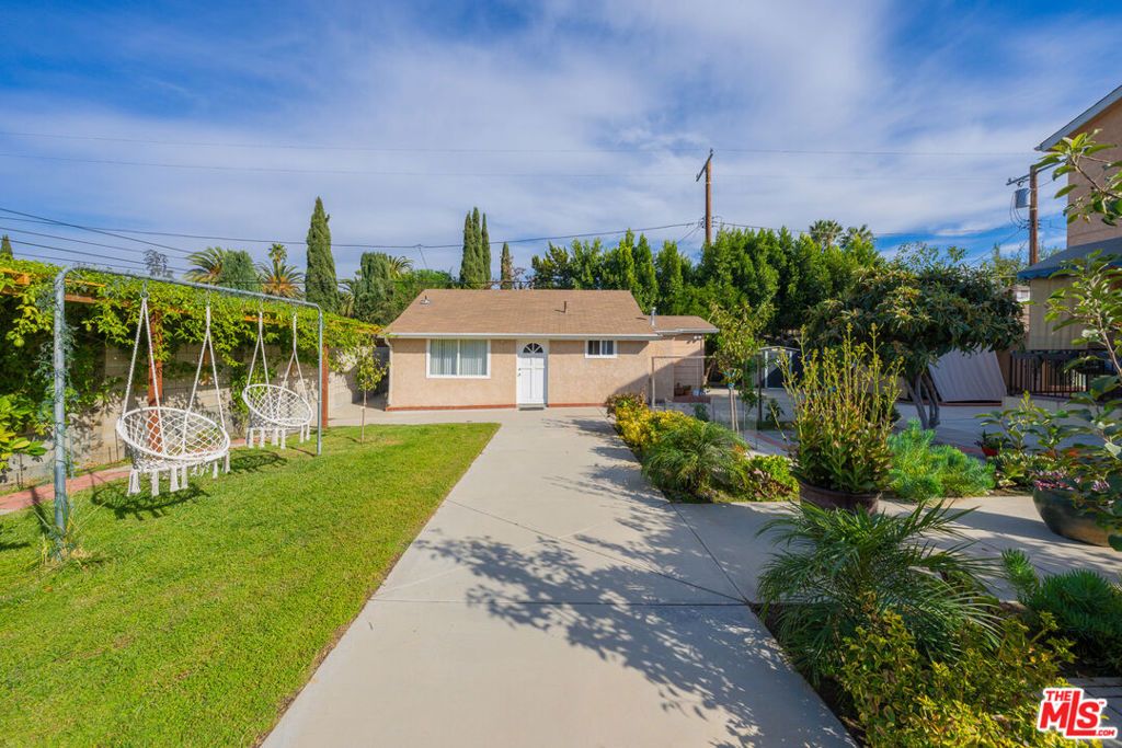 Image 14 of property listing at 5848 Cleon Avenue, North Hollywood, CA 91601