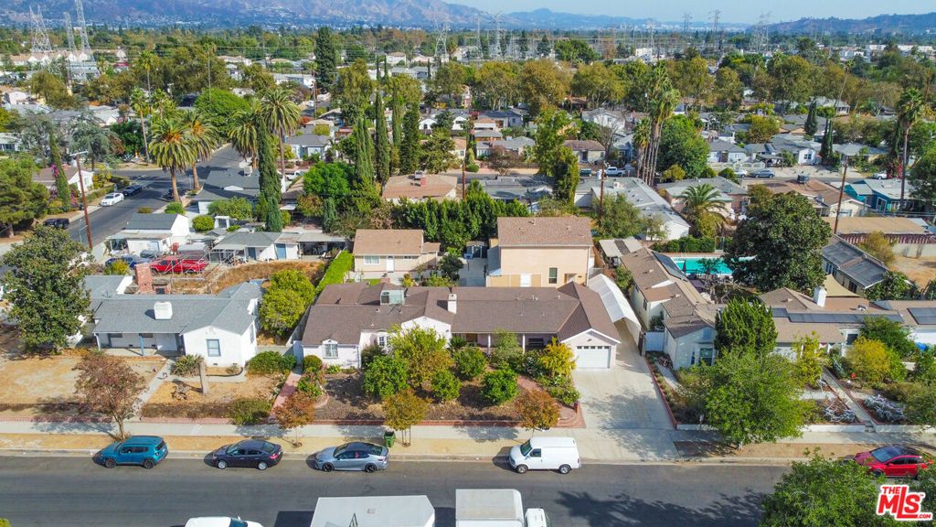 Image 16 of property listing at 5848 Cleon Avenue, North Hollywood, CA 91601