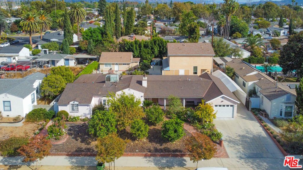 Image 2 of property listing at 5848 Cleon Avenue, North Hollywood, CA 91601