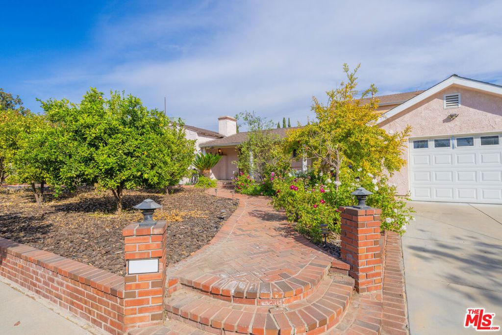 Image 5 of property listing at 5848 Cleon Avenue, North Hollywood, CA 91601