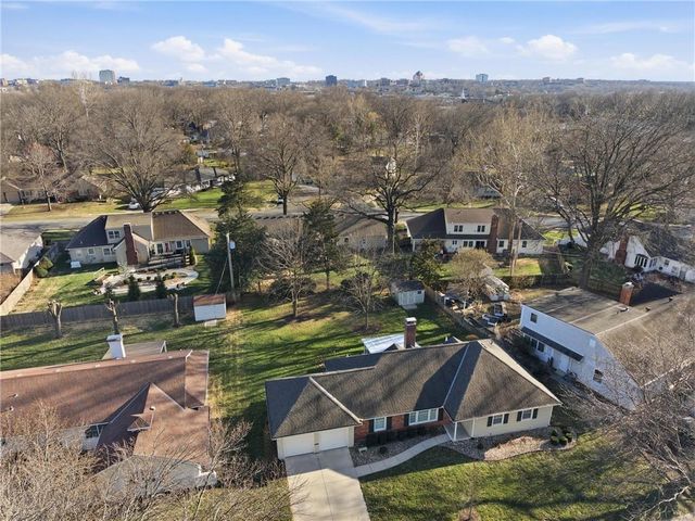 6909 W 98th Terrace, Overland Park, KS 66212