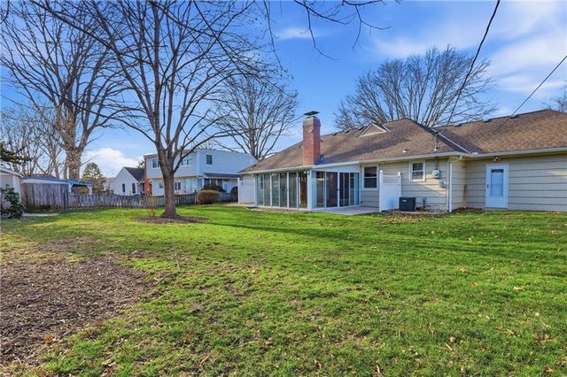 6909 W 98th Terrace, Overland Park, KS 66212