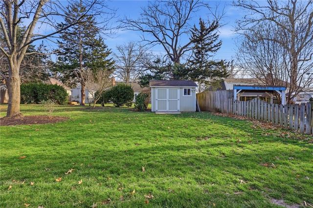 6909 W 98th Terrace, Overland Park, KS 66212