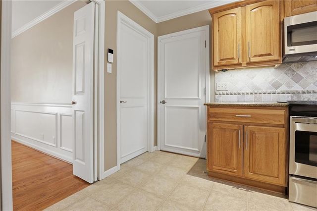 6909 W 98th Terrace, Overland Park, KS 66212