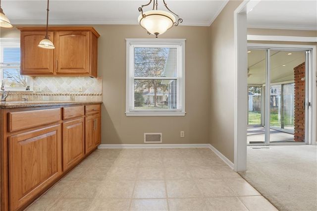 6909 W 98th Terrace, Overland Park, KS 66212