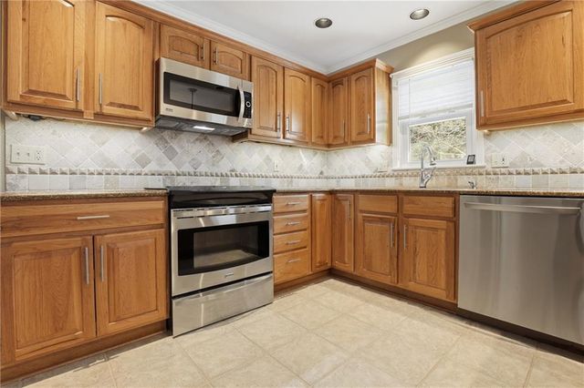 6909 W 98th Terrace, Overland Park, KS 66212