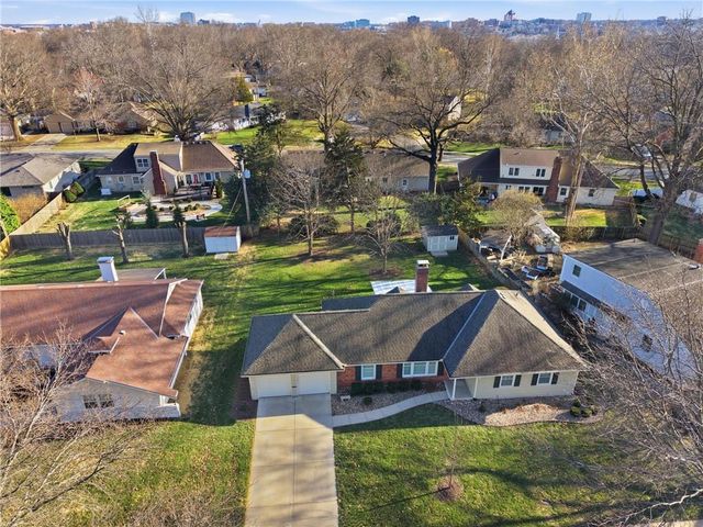 6909 W 98th Terrace, Overland Park, KS 66212