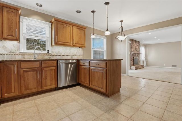 6909 W 98th Terrace, Overland Park, KS 66212