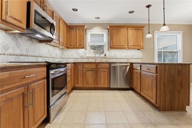 6909 W 98th Terrace, Overland Park, KS 66212