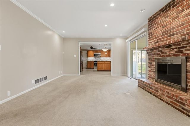 6909 W 98th Terrace, Overland Park, KS 66212