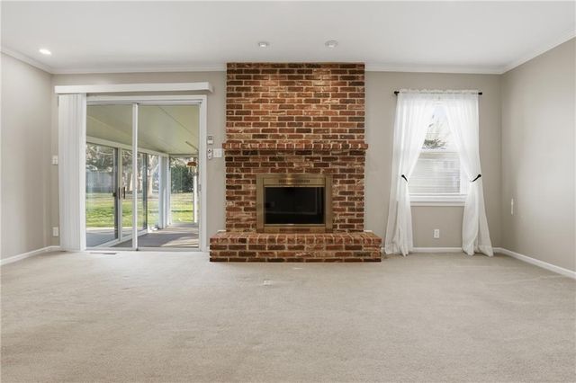 6909 W 98th Terrace, Overland Park, KS 66212