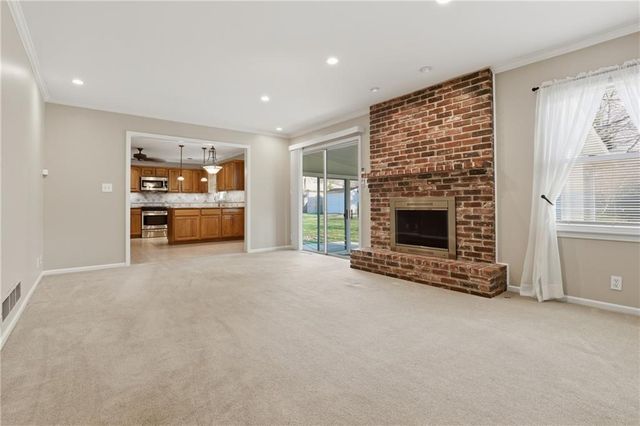 6909 W 98th Terrace, Overland Park, KS 66212