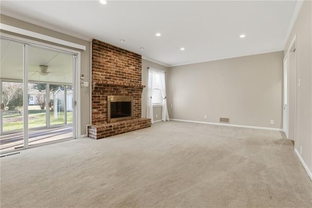 6909 W 98th Terrace, Overland Park, KS 66212