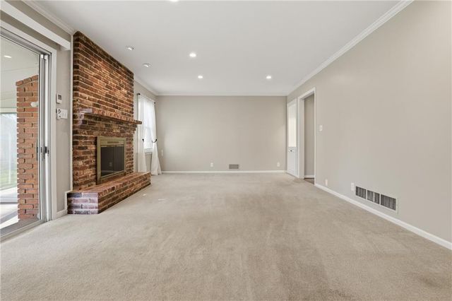 6909 W 98th Terrace, Overland Park, KS 66212